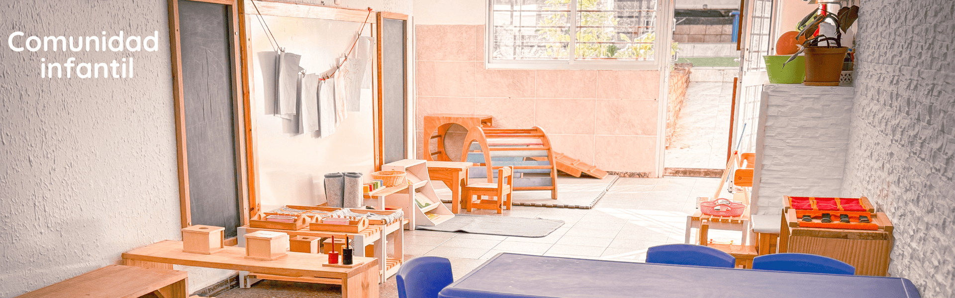 Estantes y materiales del ambiente de Infant Community